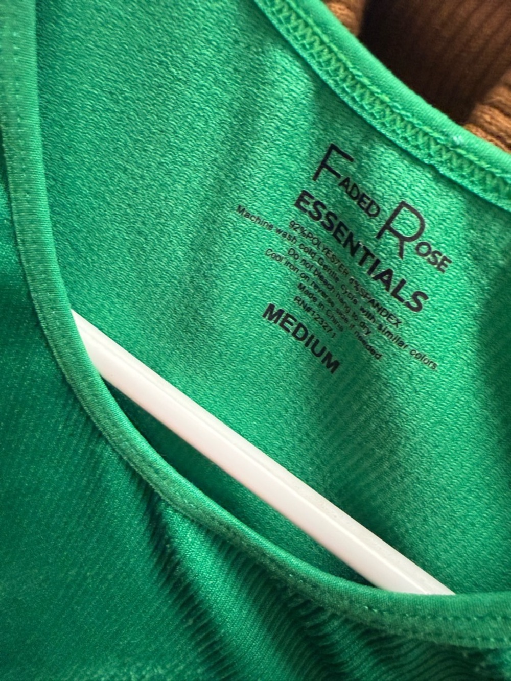 Faro Rae Essentials Green Ribbed Scoop Short Sleeve Tee - Picture 2 of 2